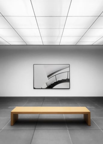 Quadro com fotografia artistica de escadaria e banco